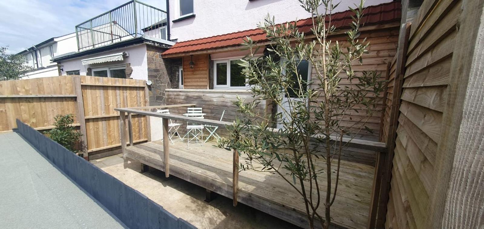 Ty Taf 2 Bed Cottage With Deck & Easy Transport Links 卡迪夫 外观 照片